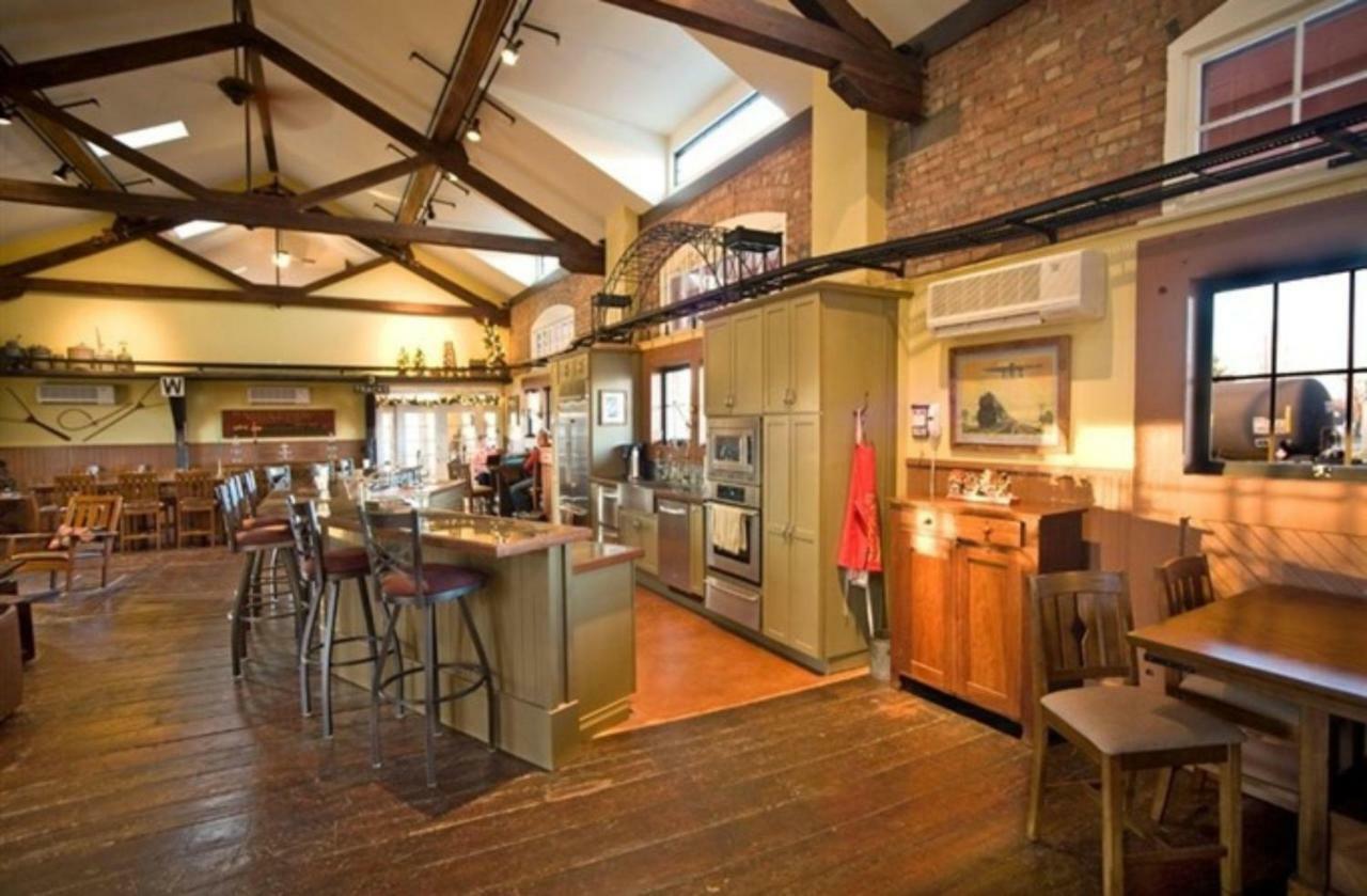 Riley'S Railhouse Bed & Breakfast Chesterton Exterior photo